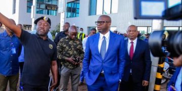 Kasumbalesa : Le gouverneur Jacques Kyabula ordonne la fin des tracasseries dont sont victimes les chauffeurs des camions poids lourds