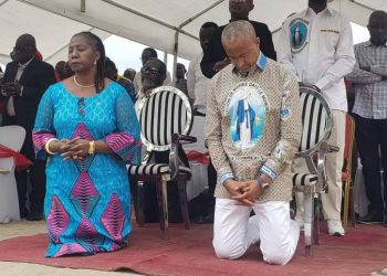 Kinshasa : Aux cotés de Moise Katumbi, la députée Princesse Dominique Inamizi a participé à la messe du Renouveau Charismatique pour la pentecôte