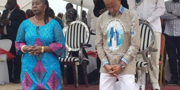 Kinshasa : Aux cotés de Moise Katumbi, la députée Princesse Dominique Inamizi a participé à la messe du Renouveau Charismatique pour la pentecôte
