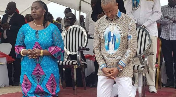 Kinshasa : Aux cotés de Moise Katumbi, la députée Princesse Dominique Inamizi a participé à la messe du Renouveau Charismatique pour la pentecôte