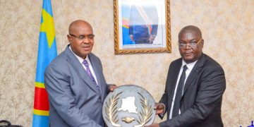 Lignes Maritimes Congolaises : le Directeur Général Jean-Claude Mukendi Mbiyamuenza a reçu le « prix Panorama pour la bonne gouvernance »