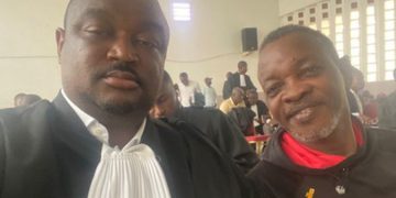 Mike Mukebayi déjà à MAKALA : l’instruction de la cause suspendue en attendant la requête en inconstitutionnalité introduite par La Défense du prévenu