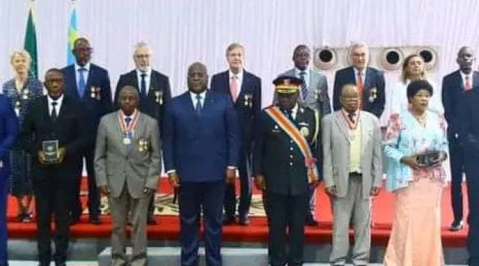Rdc le président Felix tshisekedi a décoré une quinzaine d’acteurs médico – sociaux qui sont admis à l’ordre national