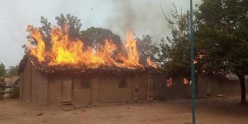 Kwilu: En plein examen de l’ENAFEP, deux écoles incendiées à Gungu par des personnes non identifiées (Société civile)
