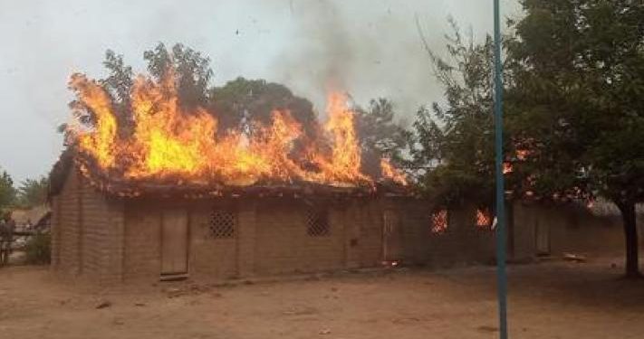 Kwilu: En plein examen de l’ENAFEP, deux écoles incendiées à Gungu par des personnes non identifiées (Société civile)