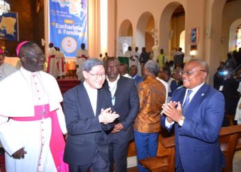 3eme Congrès Eucharistique National à Lubumbashi : le professeur Félix Momat salue un moment historique avec l’envoyé spécial du Pape