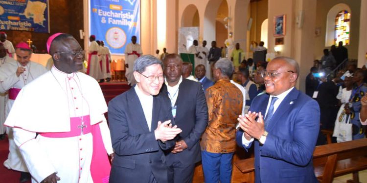 3eme Congrès Eucharistique National à Lubumbashi : le professeur Félix Momat salue un moment historique avec l’envoyé spécial du Pape
