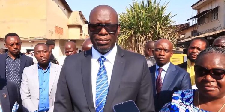 Haut-Katanga : le gouverneur Jacques KYABULA a remis 5000 sacs de farine de maïs au réseau de prière et d’intercession pour la transformation de l’Afrique à Lubumbashi