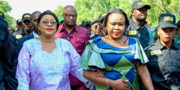 Lubumbashi : la ministre du Genre , famille et enfant Masangu Bibi Muloko accueillie à l’aéroport par Me Gisèle Ngungua