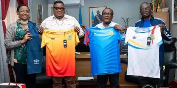 Sport-RDC: La FECOFA présente officiellement le nouveau maillot des léopards au ministre des sports et loisirs François Kabulo