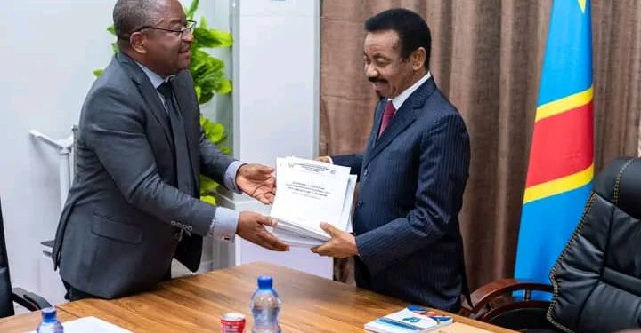 Respect des droits de l’homme en RDC : La CNDH dépose son rapport au bureau de l’Assemblée nationale