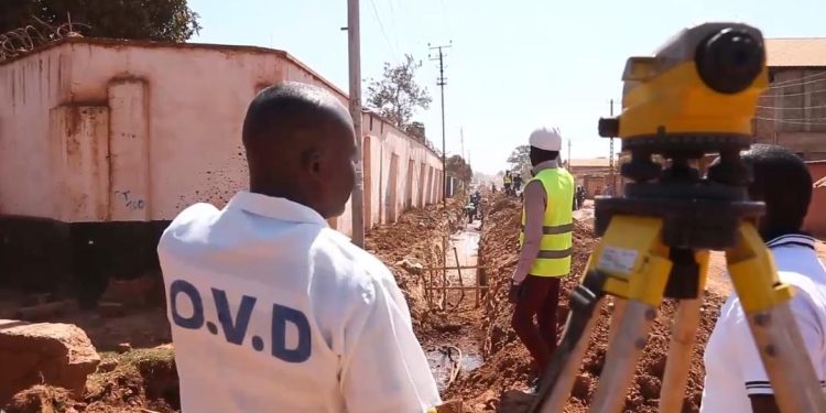 Haut-Katanga : Les travaux des voiries initiées par le gouverneur Jacques Kyabula à travers Lubumbashi se poursuivent sans désemparer