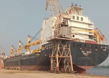 Boma : Accostage du navire AAL MARS , les autorités locales saluent les activités de l’entreprise Lignes Maritimes Congolaises.