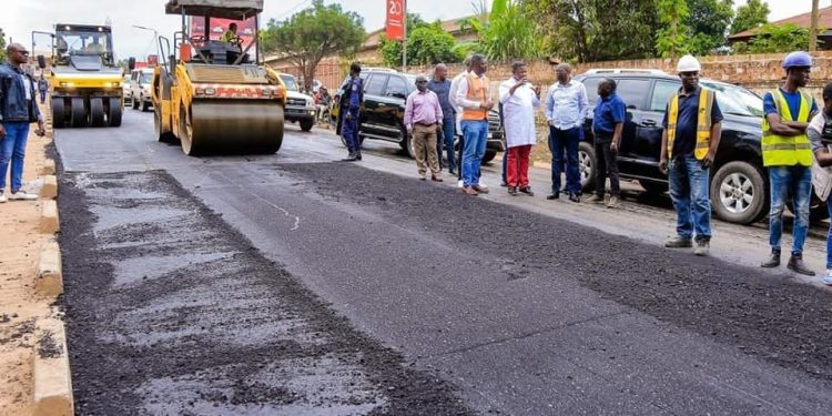 Lubumbashi : les avenues du parc , Ngongo-Lutete, de l’église en pleine réhabilitation visitées par le gouverneur Jacques Kyabula .