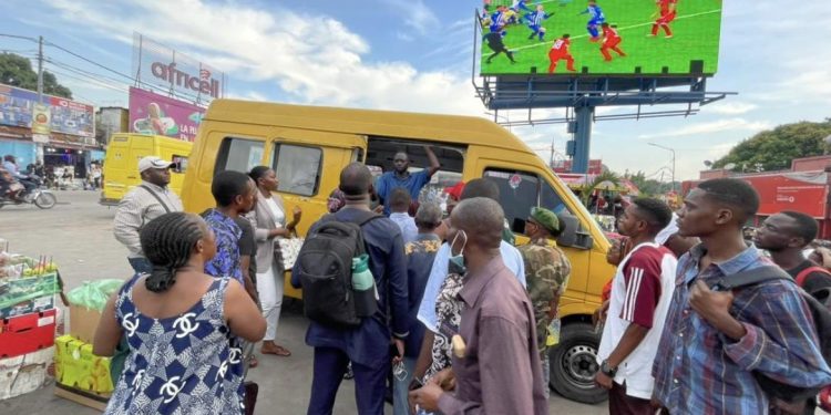 Hausse des prix des produits pétroliers à Kinshasa: les taximen haussent le prix de transport en commun (constat)