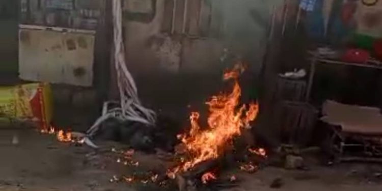 Lualaba : Un jeune homme accusé de meurtre et vol de moto brûlé vif à Fungurume