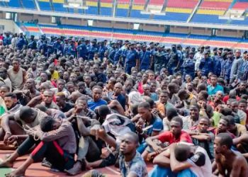 Insécurité à Kinshasa : 1237 kuluna arrêtés et présentés au ministre de l’intérieur Peter Kazadi