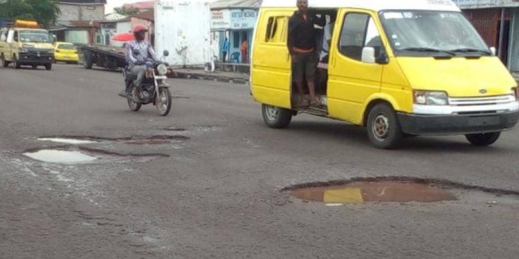 Kinshasa: Les habitants de la commune de Ngiri-Ngiri confrontés à la détérioration de l’avenue Gambela