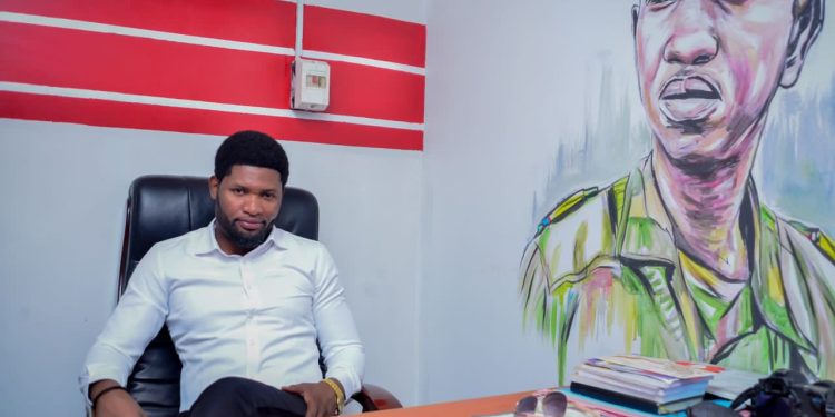 Assassinat Okende : Le journaliste Peter Tiani invité par la police nationale ville de Kinshasa (Document)