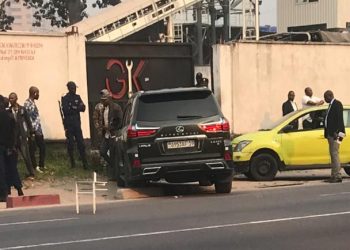 Urgent: attendu ce jeudi à la Cour constitutionnelle, Chérubin Okende retrouvé mort à bord de sa jeep sur la route des poids lourd à Kinshasa