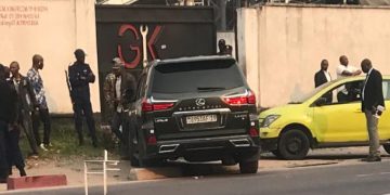 Urgent: attendu ce jeudi à la Cour constitutionnelle, Chérubin Okende retrouvé mort à bord de sa jeep sur la route des poids lourd à Kinshasa