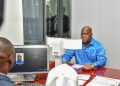 RDC : Le Chef de l’État Félix Tshisekedi a reçu le premier modèle de la nouvelle carte d’identité nationale