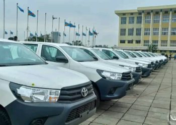 Enseignement supérieur : Le Gouvernement central remet des véhicules aux professeurs émérites du Haut-Katanga et du Kasaï