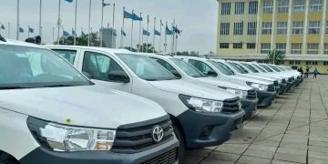 Enseignement supérieur : Le Gouvernement central remet des véhicules aux professeurs émérites du Haut-Katanga et du Kasaï