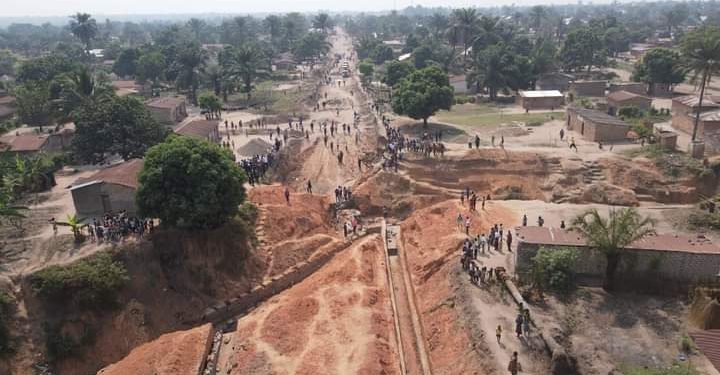 Mwene-ditu : le gouverneur Nathan Ilunga a inspecté les chantiers en cours d’exécution