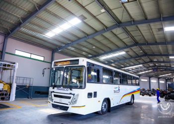 Transport-RDC : L’usine de montage suprême automobile vient de produire 12 bus de marque Mercedes confirme le Ministre des Transports Marc Ekila