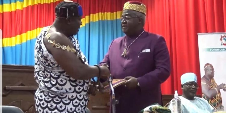 Lubumbashi: Le Mwami Godefroid Munongo cède son fauteuil au Roi du Ghana à la tête de l’alliance des Rois et Autorités coutumières d’Afrique