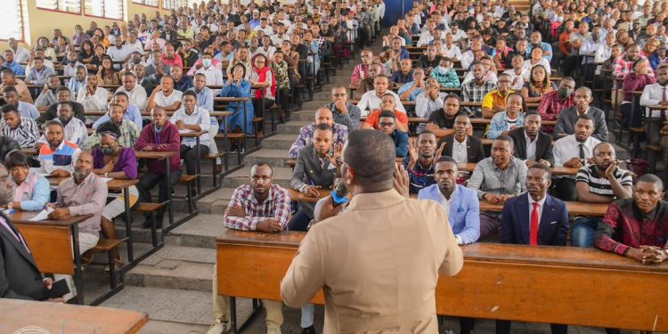 RDC : 28 000 candidats pour 2349 postes à pourvoir à l’inspection Générale du Travail et dans l’administration du Ministère du Travail