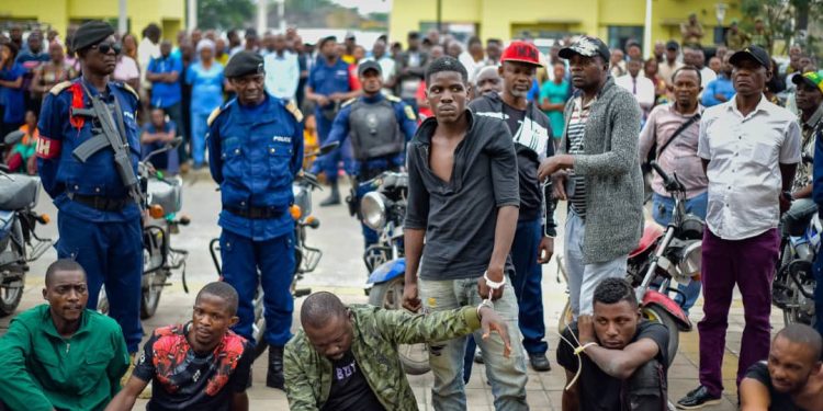 Insécurité à kinshasa : Un kidnappeur arrêté avoue que les victimes sont enterrées après extraction de leurs organes