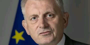 Assassinat de Chérubin Okende : l’Union Européenne invite les autorités congolaises à poursuivre les auteurs de ce crime afin qu’ils répondent de leurs actes