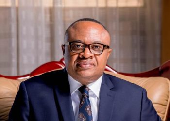 Assassinat de Chérubin Okende : «5 jours après, aucune commission d’enquête n’a été formellement constituée, aucun médecin légiste n’a encore été désigné » fustige Claudel Lubaya