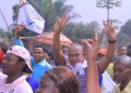 Mwene-ditu : accompagné d’une foule innombrable, Jean Claude Lubamba dépose sa candidature à la députation nationale