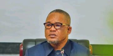 Lutte contre les embouteillages à Kinshasa : le ministre de l’intérieur Peter Kazadi annonce la délocalisation de tous les arrêts qui encombrent les carrefours