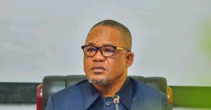 Lutte contre les embouteillages à Kinshasa : le ministre de l’intérieur Peter Kazadi annonce la délocalisation de tous les arrêts qui encombrent les carrefours