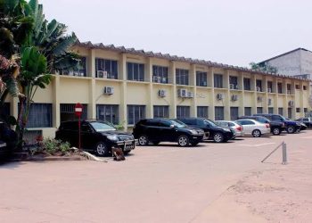 Grève illimitée à l’École Nationale des Finances : trois agents arrêtés pour avoir réclamé le départ du Directeur Général