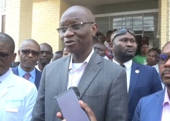 Haut-Katanga : à Lubumbashi, le ministre de la santé Roger Kamba satisfait du renforcement des structures médicales à l’hôpital Jason Sendwe et aux cliniques universitaires