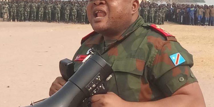 FARDC : Plus de 18 000 nouvelles recrues visitées par le chef d’Etat-Major Christian Tshiwewe à Kamina et à Likasi