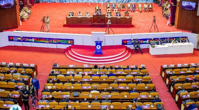 Ruée des députés vers les entreprises publiques : Crispin Mbindule au CAMI , Constantin Mbengele à Kisenge Manganèse