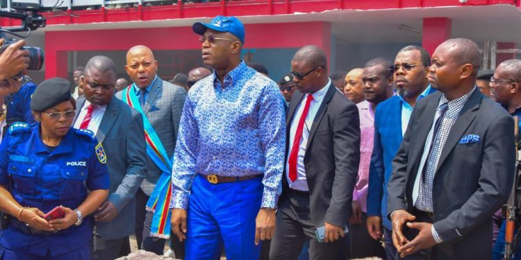 Spoliation de la maison communale de Kalamu: Le gouverneur Gentiny Ngobila met en garde ceux qui s’évertuent à construire dans la concession de l’Etat