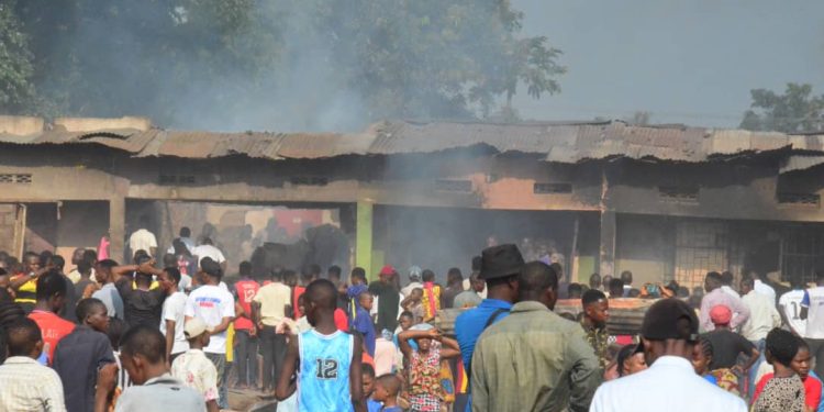 Kasaï : Une personne a trouvé la mort et 80 maisons incendiées suite à un conflit familial au groupement Mbala