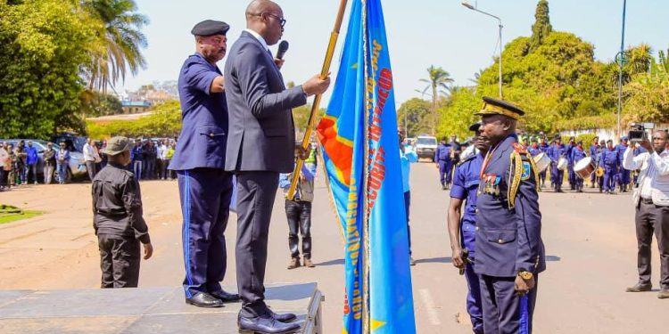 Haut-Katanga : Jacques Kyabula a remis officiellement l’étendard au nouveau commissaire provincial de la police, le général Dieudonné Odimba