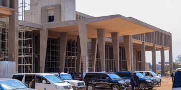 Haut-Katanga : Le Gouverneur Jacques Kyabula inspecte les travaux de construction du siège officiel de l’Assemblée Provinciale
