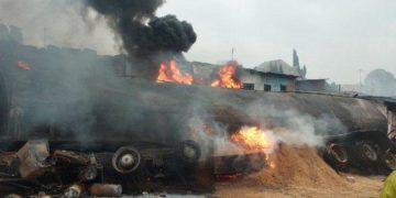 Explosion d’un camion-citerne à Ngaba : les opérateurs économiques appelés à se procurer à la police d’assurance professionnelle et à effectuer un contrôle technique régulier de leurs véhicules (Conseil des ministres)
