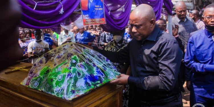 Mwene-ditu : le Vice-gouverneur de Lomami a rendu les derniers hommages au chef d’antenne adjoint de la régie financière à Mukaya