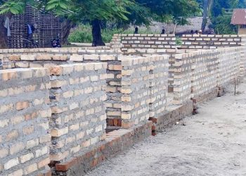 Mongala: le gouverneur Limbaya satisfait de l’évolution des travaux de construction de l’Institut Molende lancés à Bumba