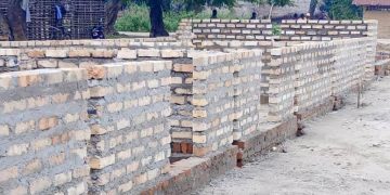 Mongala: le gouverneur Limbaya satisfait de l&rsquo;évolution des travaux de construction de l&rsquo;Institut Molende lancés à Bumba